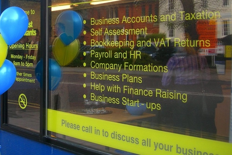 Shop front vinyl graphics and sign writing removal