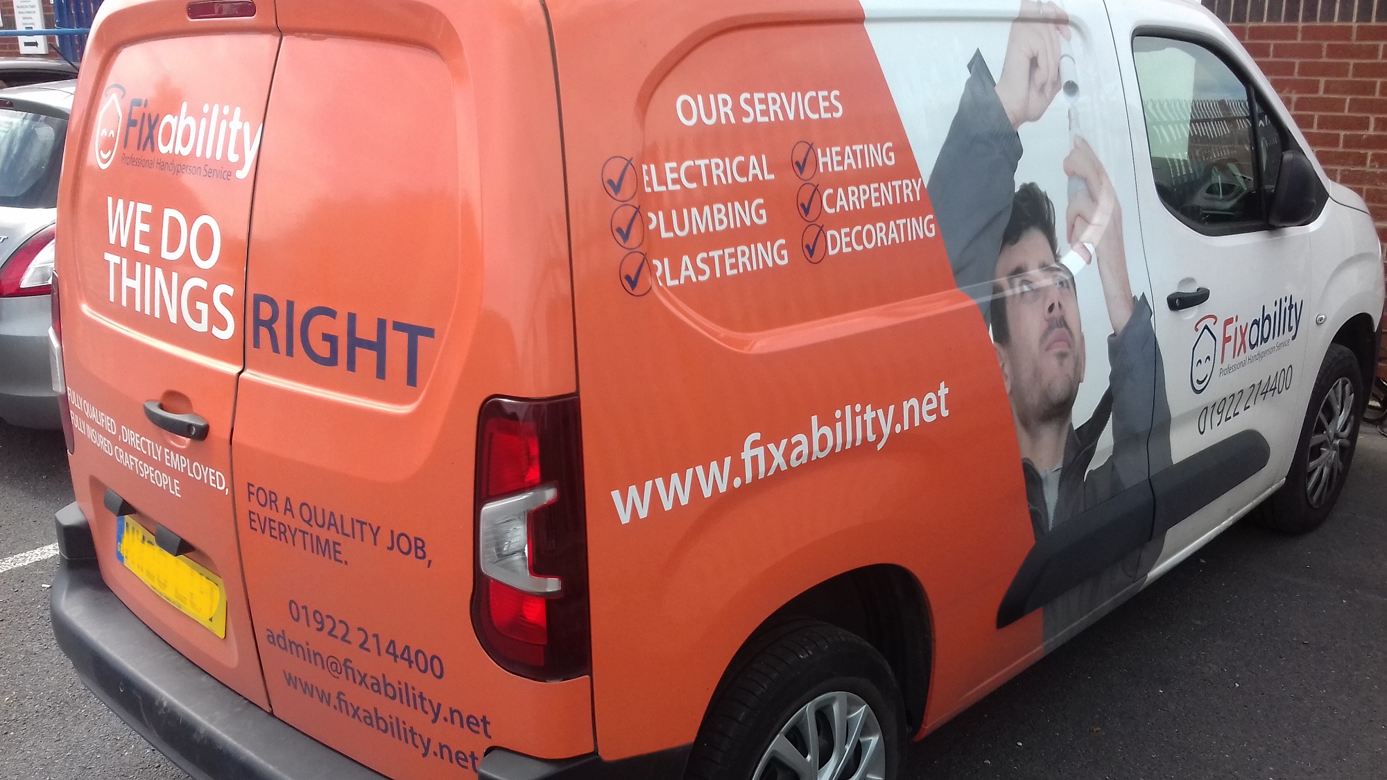 Vehicle graphics and sign writing removal